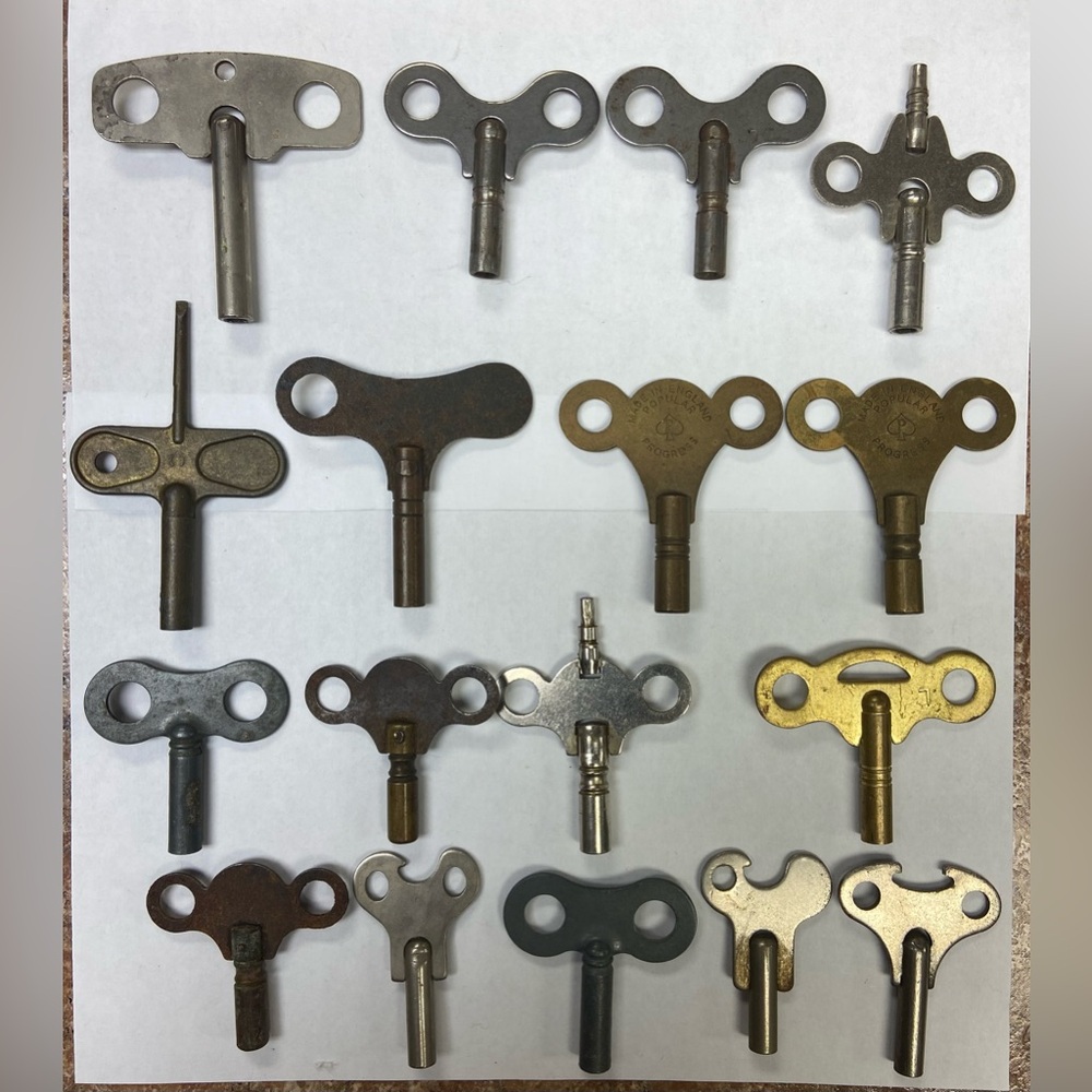 CLOCK WINDING KEYS 17 PIECES